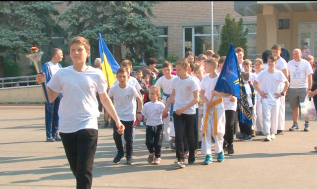 “Всесвітній біг заради гармонії та миру”: у Приірпінні долучилися до факельної естафети