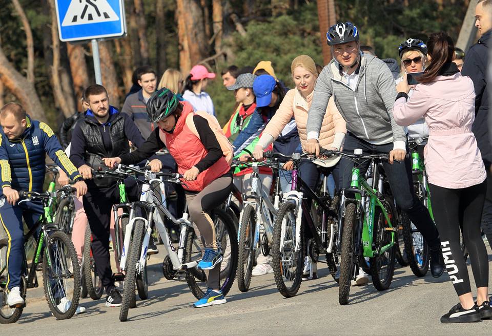 “Велосипедом на роботу”: піар відставного мера Ірпеня Карплюка та ірпінських чиновників