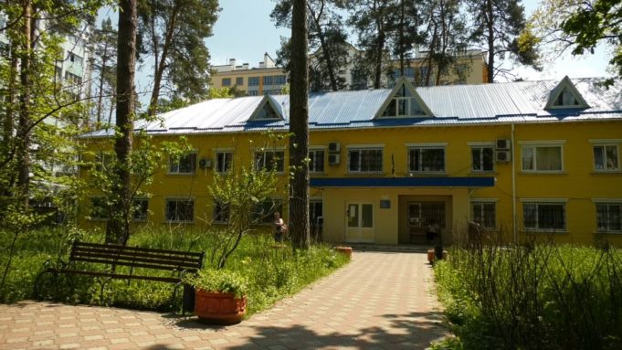 Ділянка у Нацпарку “Голосіївський”, яку хочуть забудувати, залишається під арештом Ділянка у Нацпарку “Голосіївський”, яку хочуть забудувати, залишається під арештом