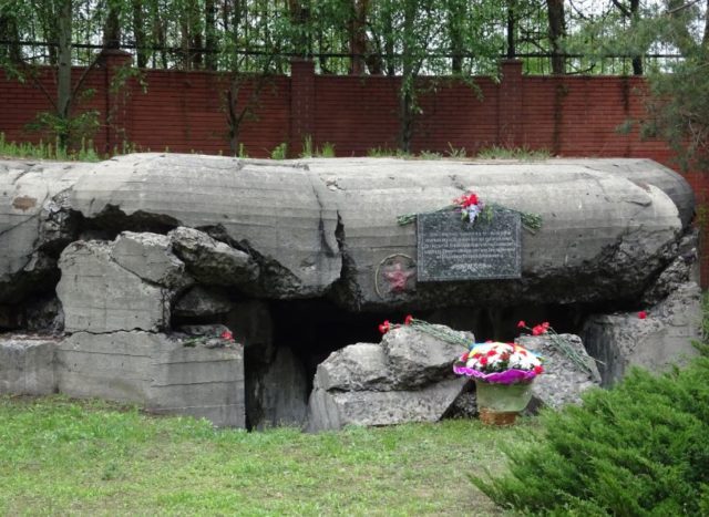 Нетлінна пам’ять поколінь: у Гостомелі поблизу ДОТу вшанували захисників нашої країни