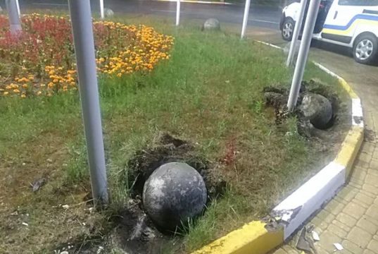 В’їхали у Єврокільце: в Ірпені пошкодили бордюр та бетонні елементи