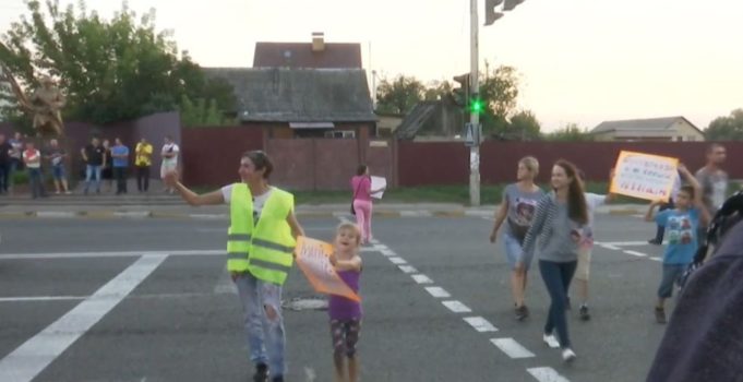 Боти Карплюка розпалюють ворожнечу в ірпінських фейсбук-групах через мирний протест в Романівці