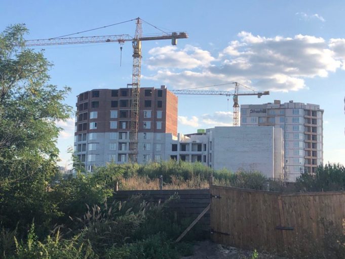 Заплаву річки Ірпінь, на якій Ігор Оверко будує ЖК “Синергія Сіті”, почало підтоплювати