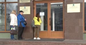 Закриті двері: чиновники виконали забаганку ірпінського ляльковода Карплюка