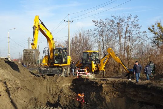 У Бучі водоканал ліквідовує наслідки великої аварії на каналізаційному колекторі