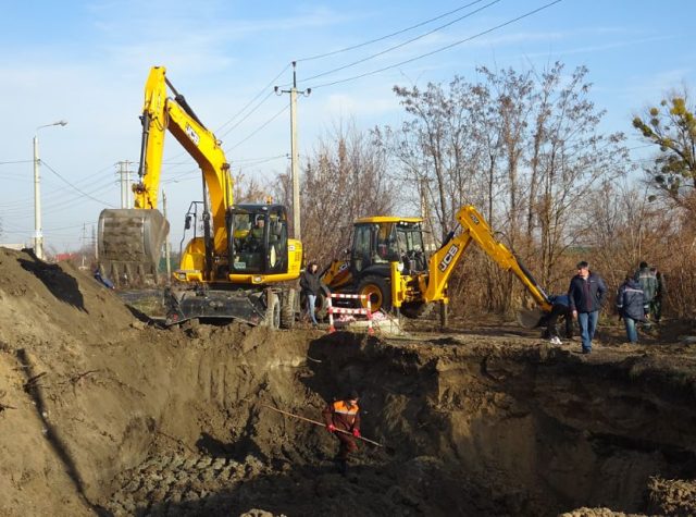 У Бучі водоканал ліквідовує наслідки великої аварії на каналізаційному колекторі