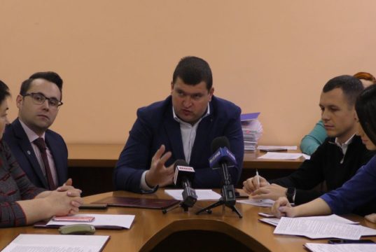Кошториси без цифр та “передвиборча” вода для Гостомеля