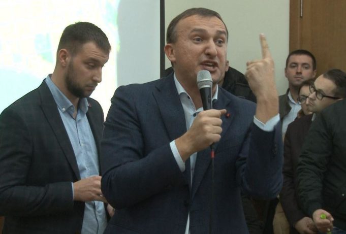 Карплюк збирає “групу підтримки” через нове кримінальне провадження Будівництво «нової заплавної школи» – піар-акція карплюківської команди до виборів?