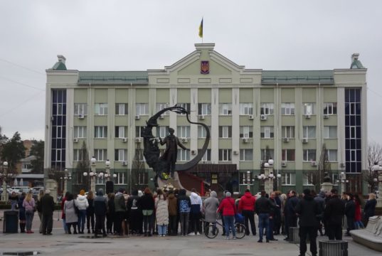Дерибан за закритими дверима: в Ірпені на сесію не пустять громаду, «переймаючись» коронавірусом?