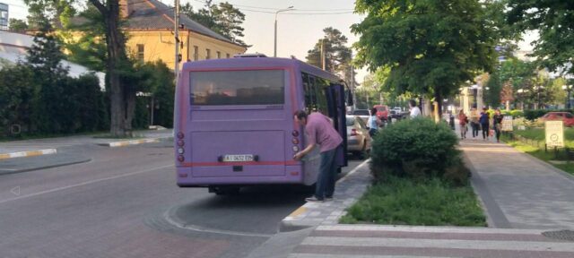 Бюджетники – під Кабміном: ірпінські дерибанники влаштували мітинг через районування