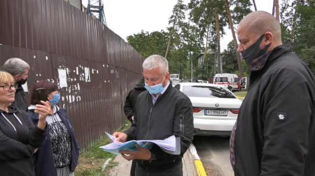 Громада Ірпеня проти «Нових метрів» по вулиці Павленка: пікетувальника таранили вантажівкою