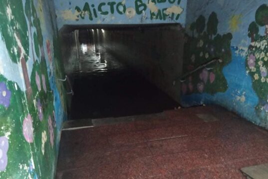 Ірпінські «пріоритети»: потоп у залізничному переході та агітаційні намети