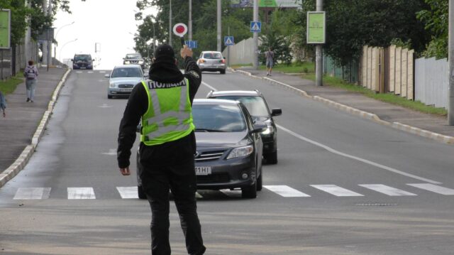 Перекрита дорога в Ірпені: громада протестує проти бездіяльності поліції