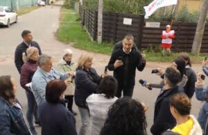 «Геть!»: Карплюк та інші кандидати від «Нових обличь» намагалися попіаритися на СМУ в Ірпені