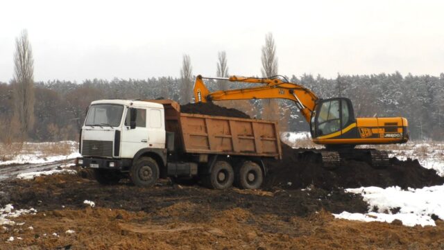 «Геть!»: Карплюк та інші кандидати від «Нових облич» намагалися попіаритися на СМУ в Ірпені