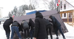 Акція протесту в Ірпені проти будівництва ЖК «Ютландія-2» закінчилася парканопадом