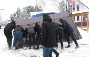 Акція протесту в Ірпені проти будівництва ЖК «Ютландія-2» закінчилася парканопадом