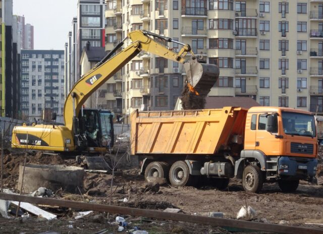 Садочки Ірпеня крізь призму карплюківського «гармонійного розвитку соціального колапсу»