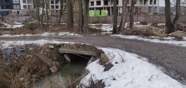 В Ірпені через будівництво ЖК «Синергія сіті» підтоплює садиби приватного сектора