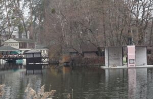 Реконструкція чи новобудова: шкіперівська альтанка посеред озера у Ворзелі