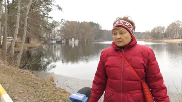 Нечистоти чи водорості: громада Ворзеля стривожена станом озера