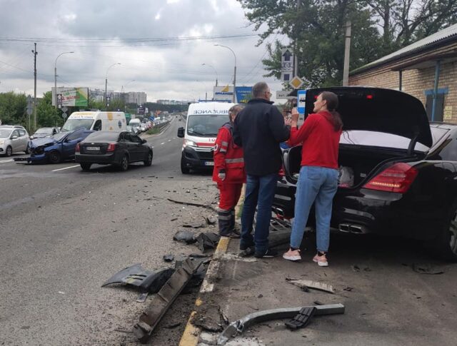 Серйозна аварія на пішохідному переході в мікрорайоні Романівка (фото, відео)